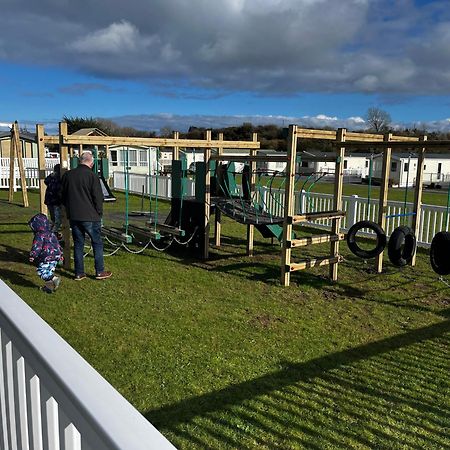 Ger-Y-Bwlch - Spacious Static On 5Star Site With Swimming Pool Benllech Buitenkant foto
