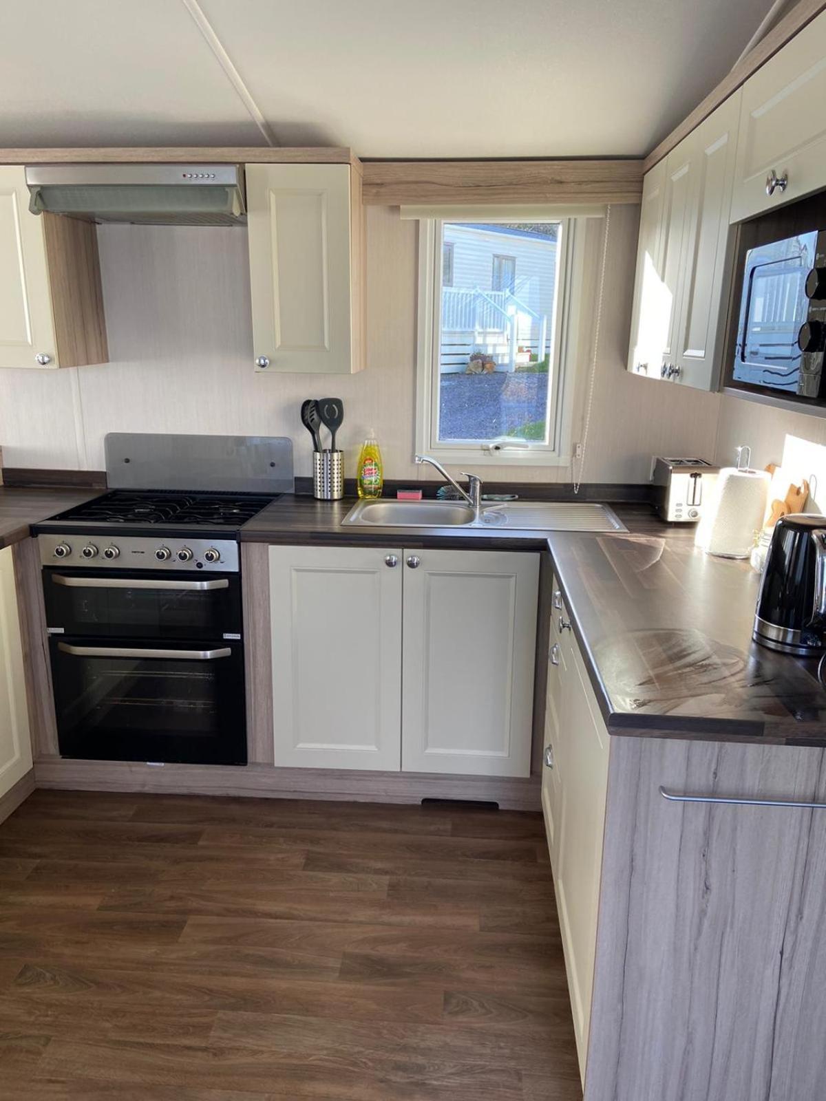 Ger-Y-Bwlch - Spacious Static On 5Star Site With Swimming Pool Benllech Buitenkant foto