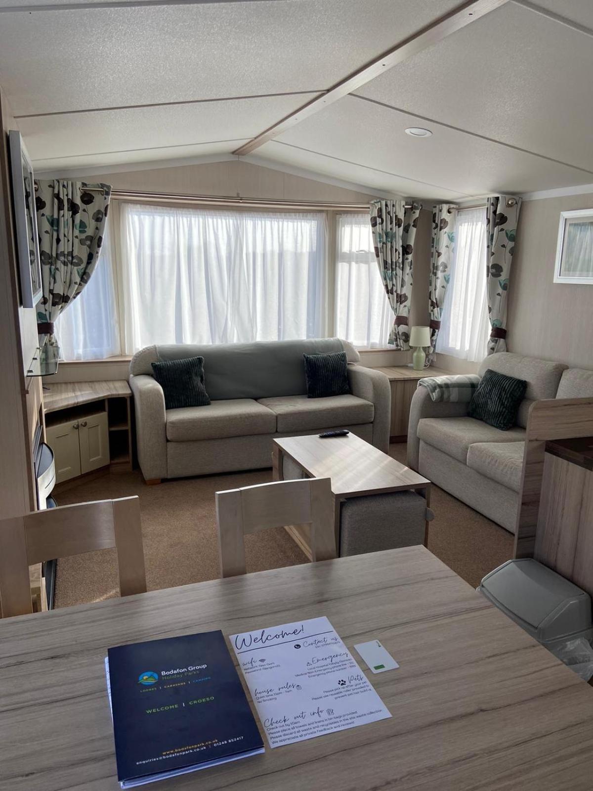 Ger-Y-Bwlch - Spacious Static On 5Star Site With Swimming Pool Benllech Buitenkant foto