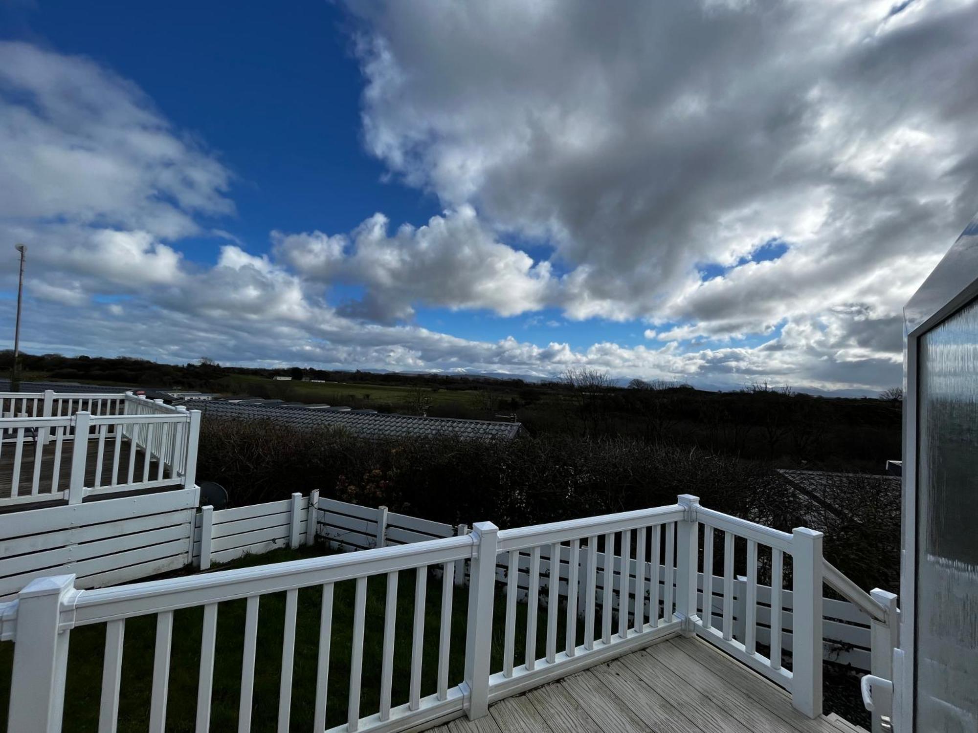 Ger-Y-Bwlch - Spacious Static On 5Star Site With Swimming Pool Benllech Buitenkant foto