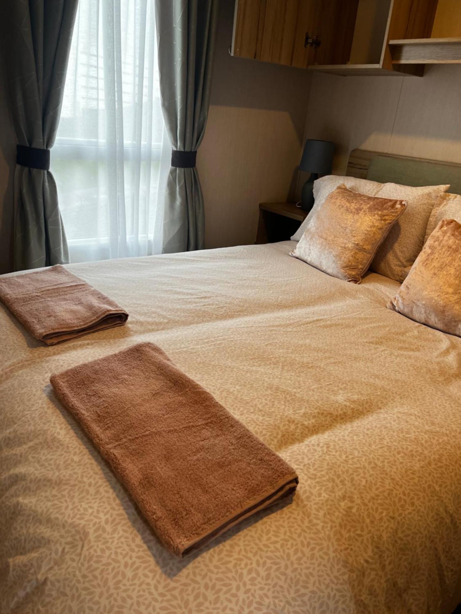 Ger-Y-Bwlch - Spacious Static On 5Star Site With Swimming Pool Benllech Buitenkant foto